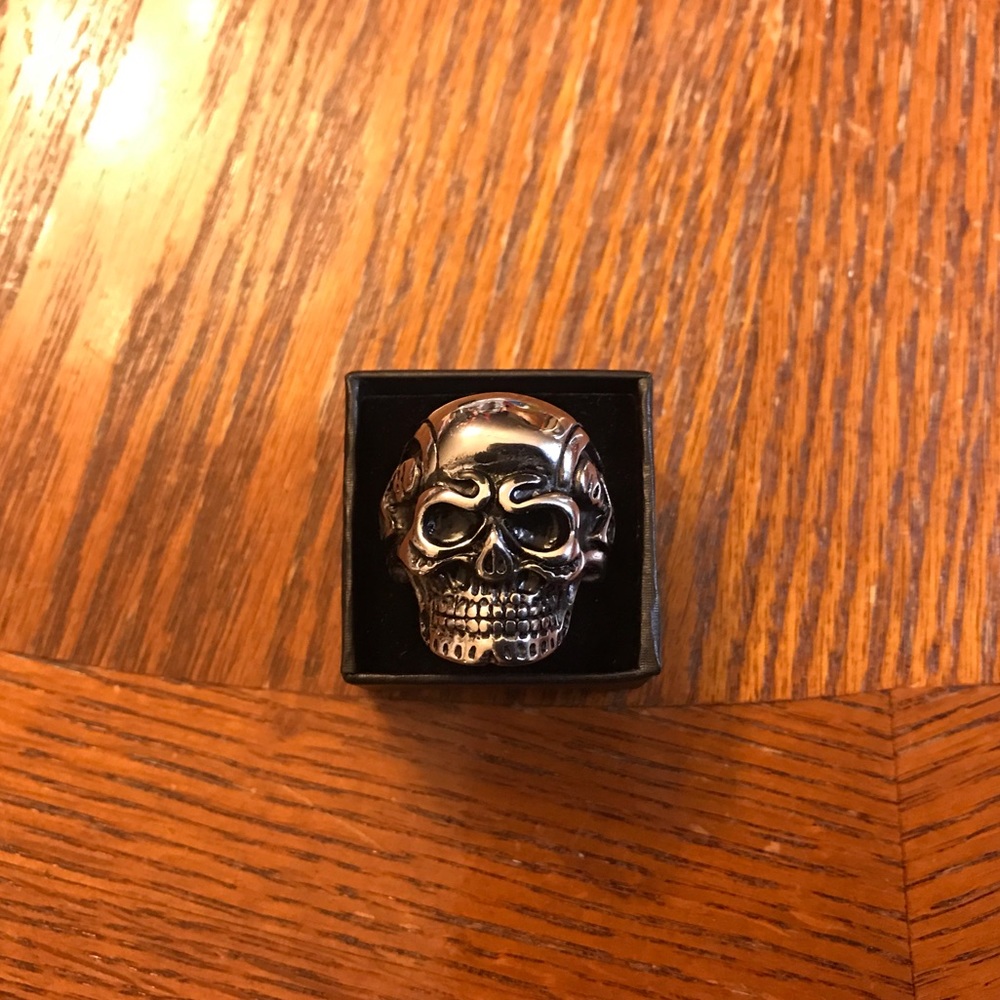 Cool Stainless Steel Skull Ring! - Picture 14 of 14